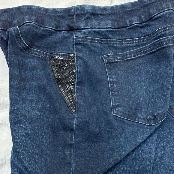 Chico’s Sequined Pull On Jegging Ankle Stretchy Denim Sequin Detail Hip & Ankles - Picture 9 of 10